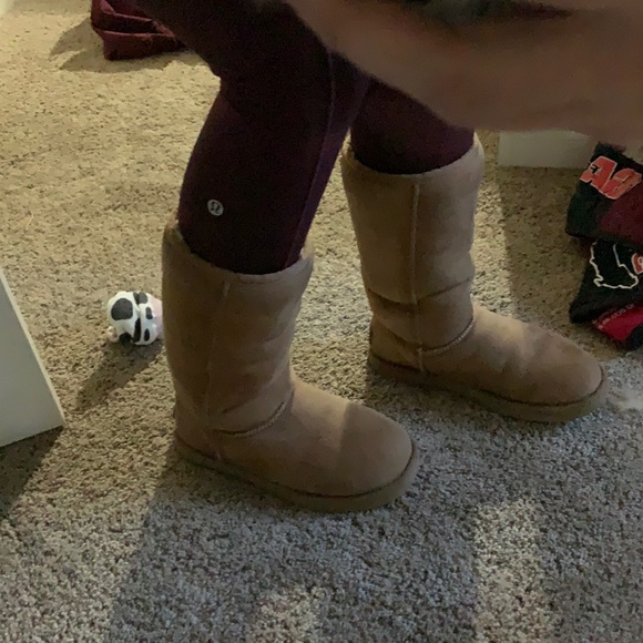 Chestnut Classic Tall Ugg’s - Picture 5 of 10